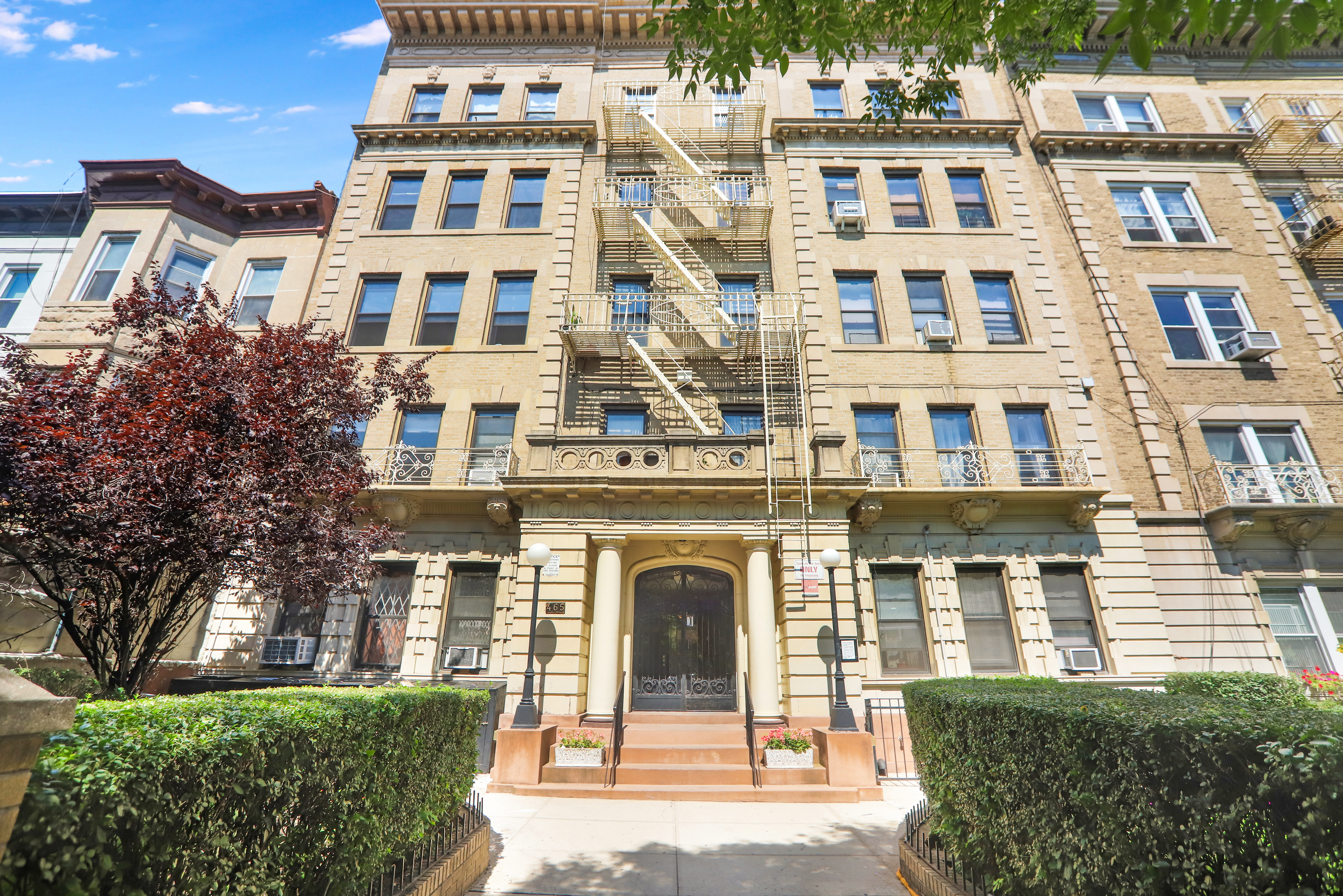 Sun filled 2 Bedroom/1 Bath co-op in excellent location near Museum, Botanical Garden, Library & Prospect Park — photo 1
